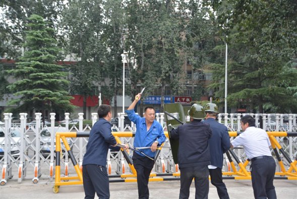 华体网页版页面登录举行“迎国庆”反恐安保演练