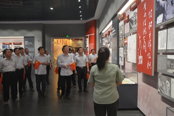 华体网页版页面登录到单拐革命旧址开展“不忘初心 牢记使命”主题教育实践活动2